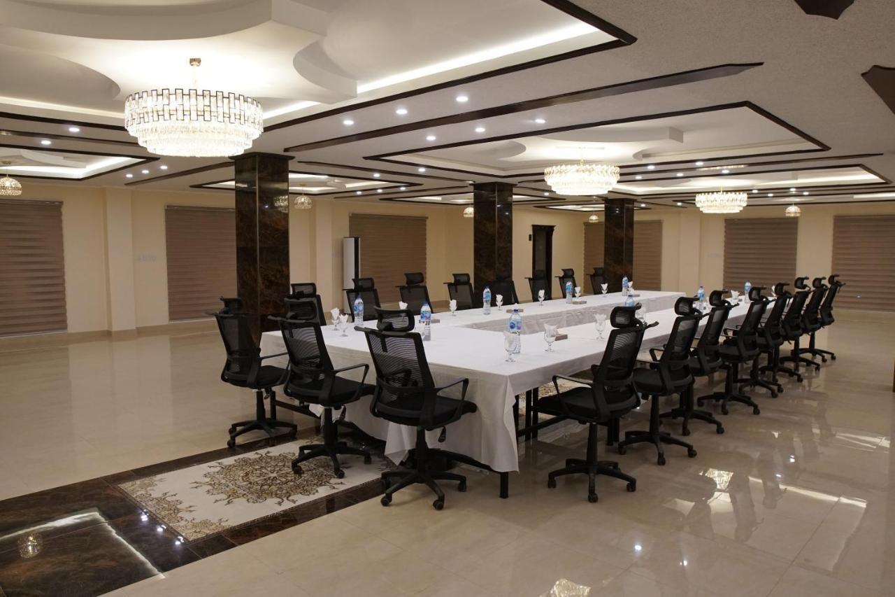 Mam Derai Swat Palace Hotel By Northin מראה חיצוני תמונה