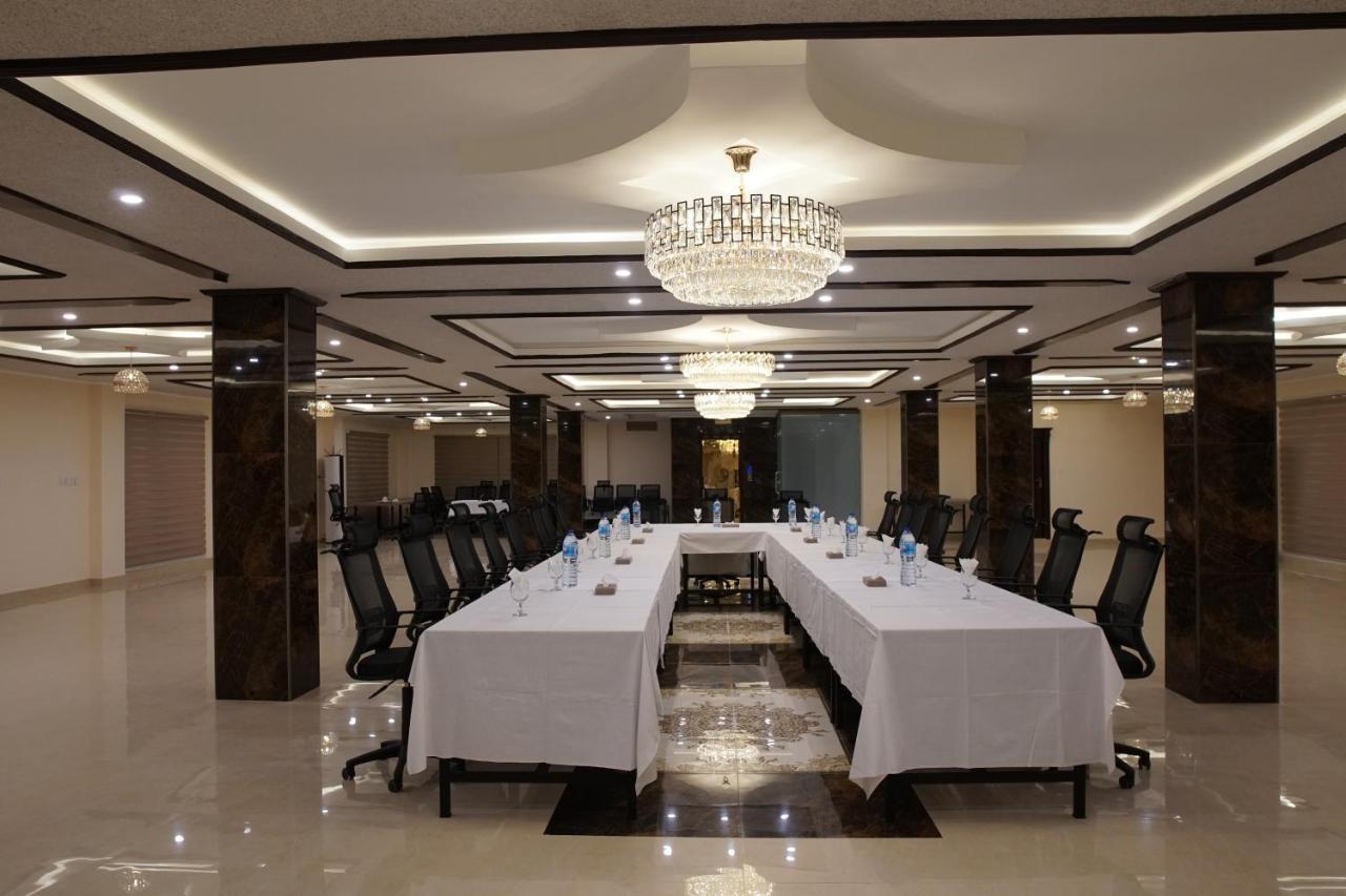 Mam Derai Swat Palace Hotel By Northin מראה חיצוני תמונה